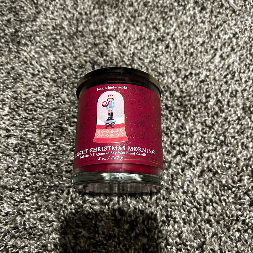 Bath & Body Works Bright Christmas Morning Candle - Red
